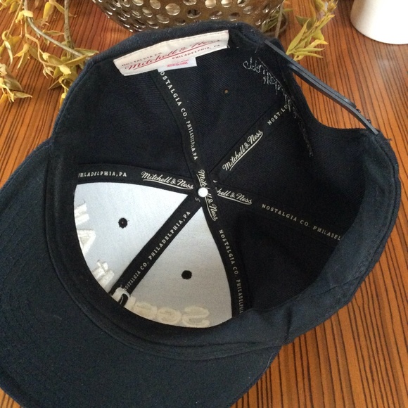 Mitchell & Ness Seen It All Adjustable Snapback Baseball Cap - Picture 4 of 6